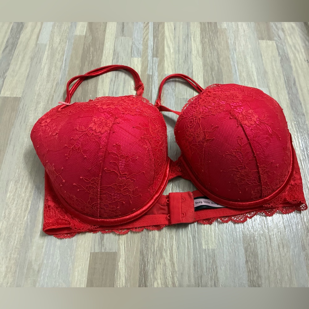 Victoria Secret Elegant Red Lace Bra